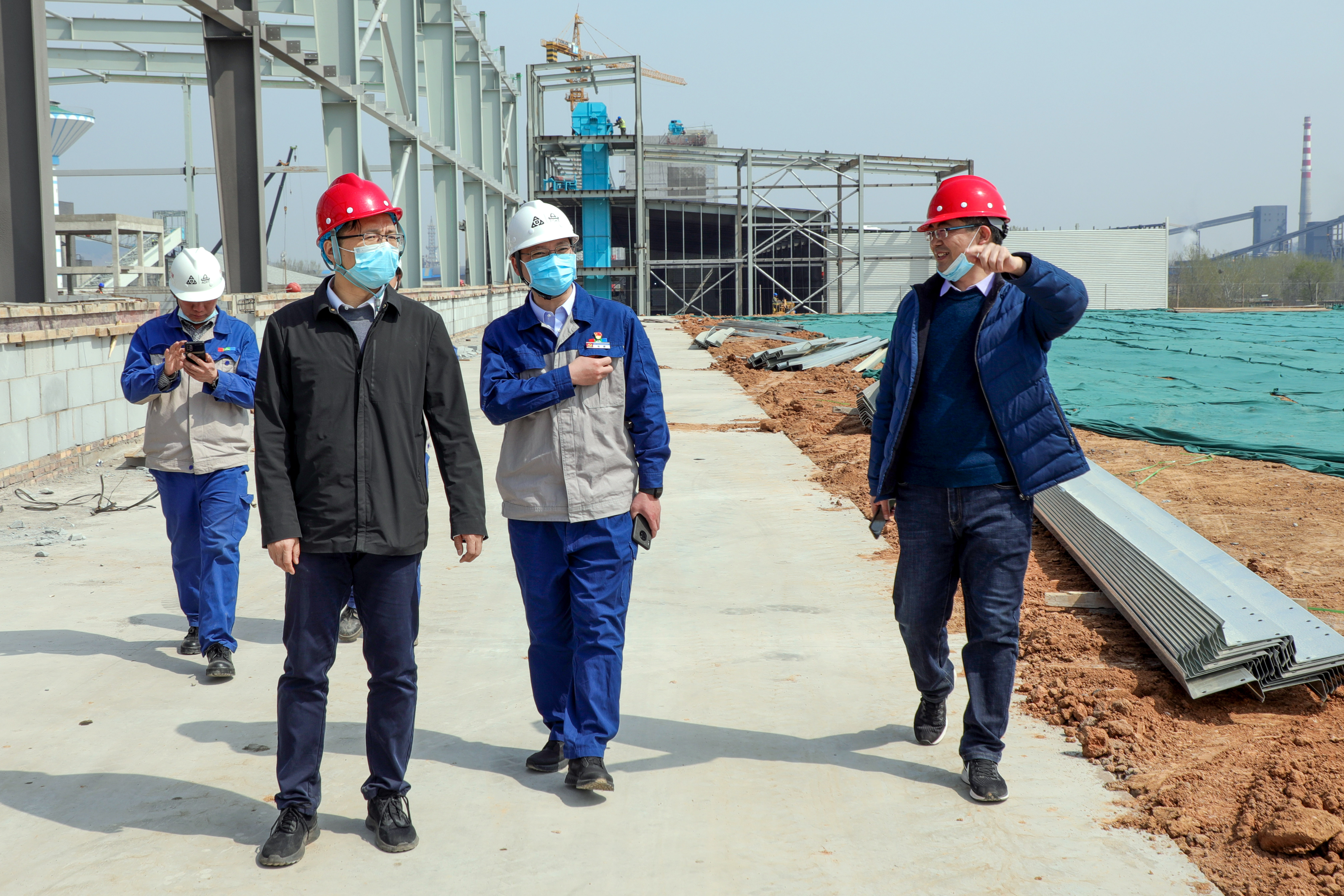 重要進展!許昌安彩熔窯大碹順利合攏