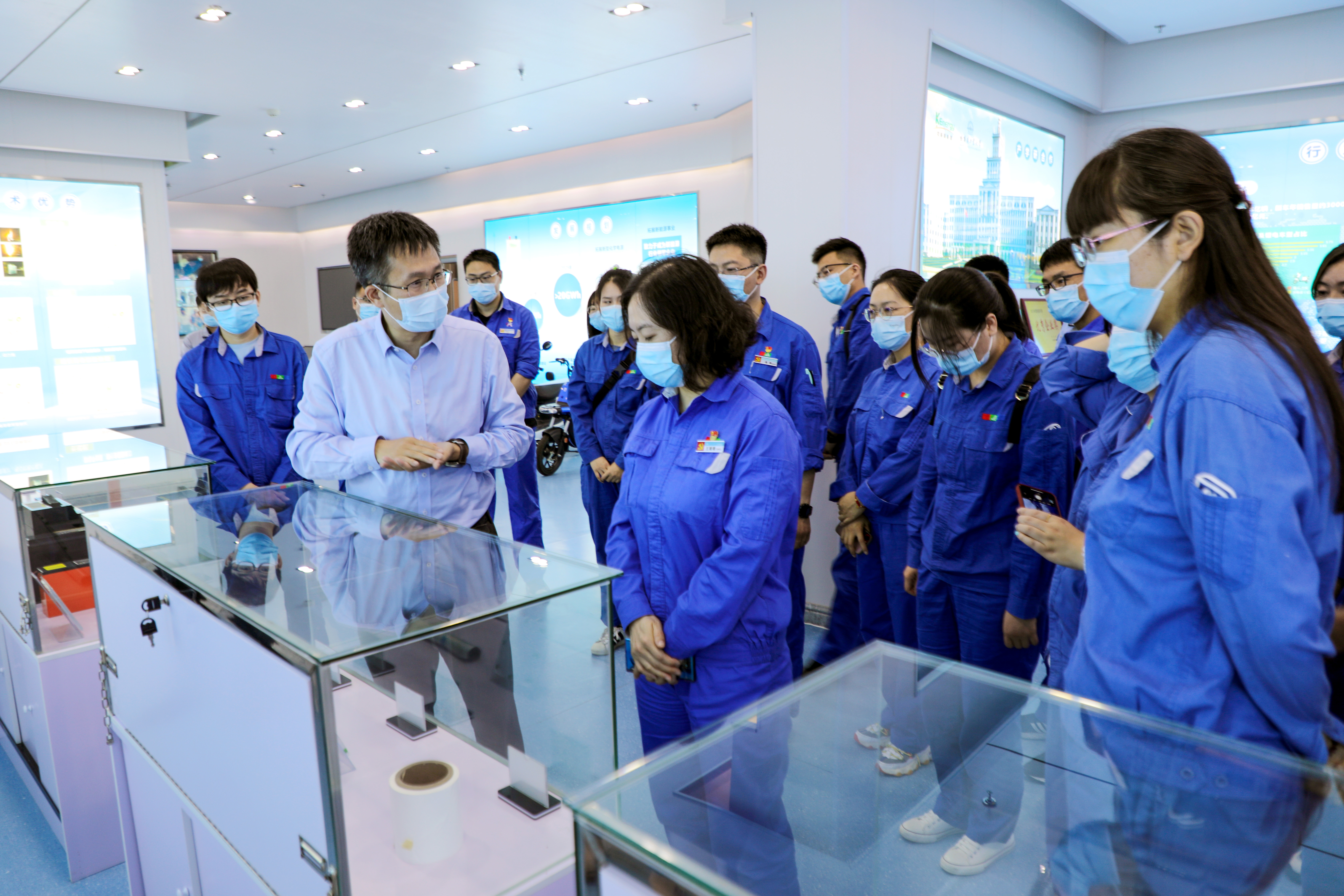 青春賽道 奮斗有光|安彩高科開展青年員工座談會