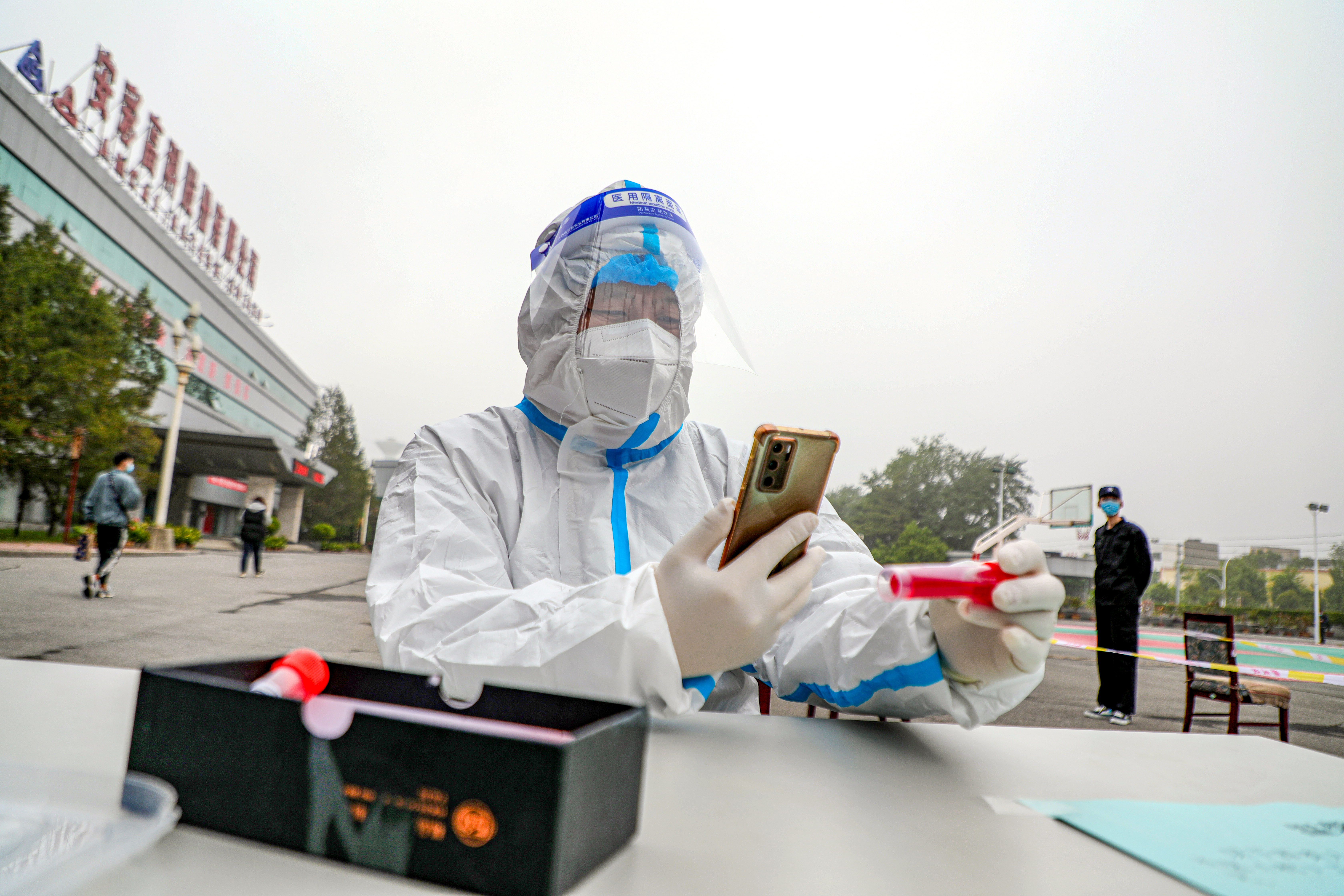 安彩高科：抗疫路上，從來都是“雙向奔赴”！