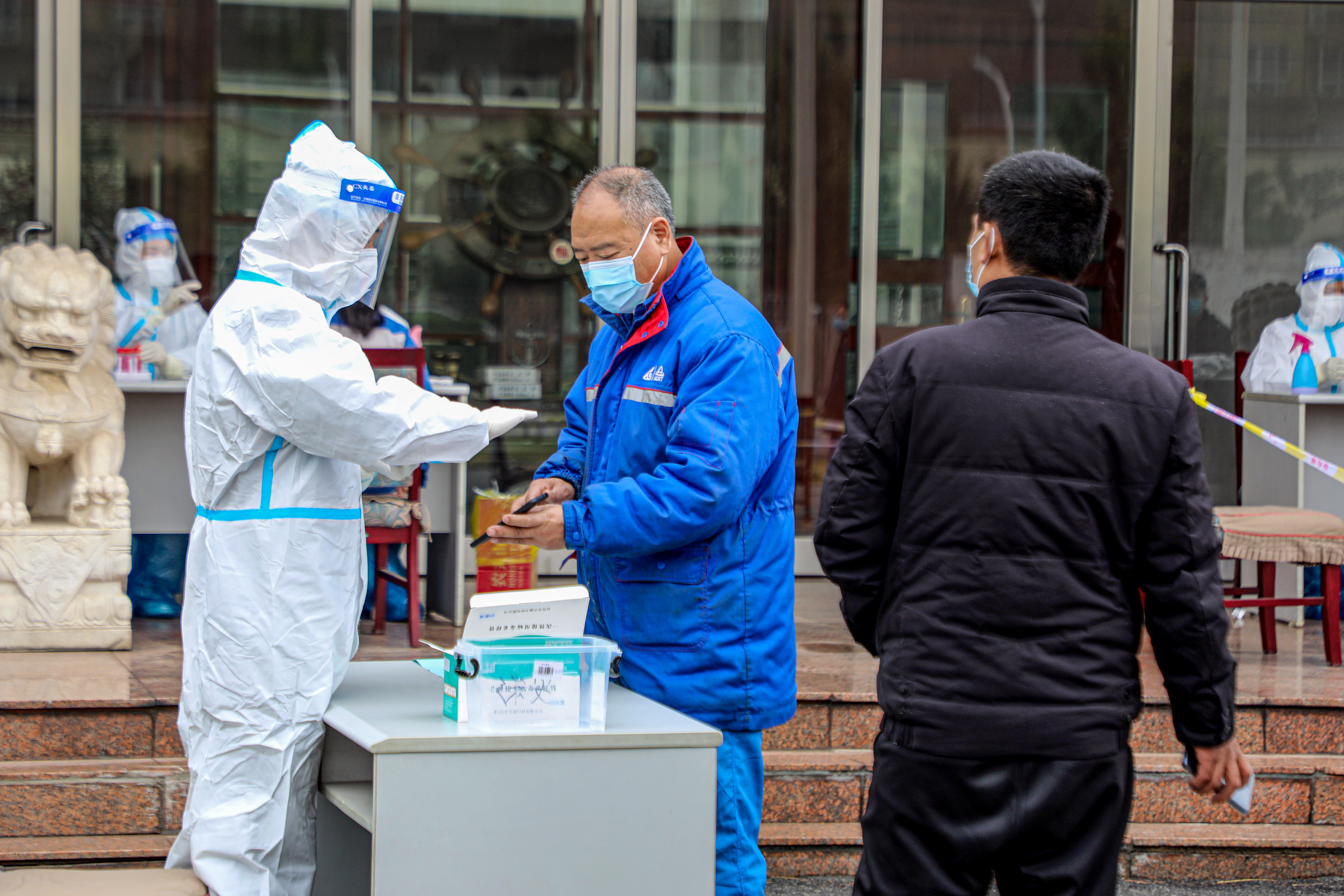 安彩高科：抗疫路上，從來都是“雙向奔赴”！