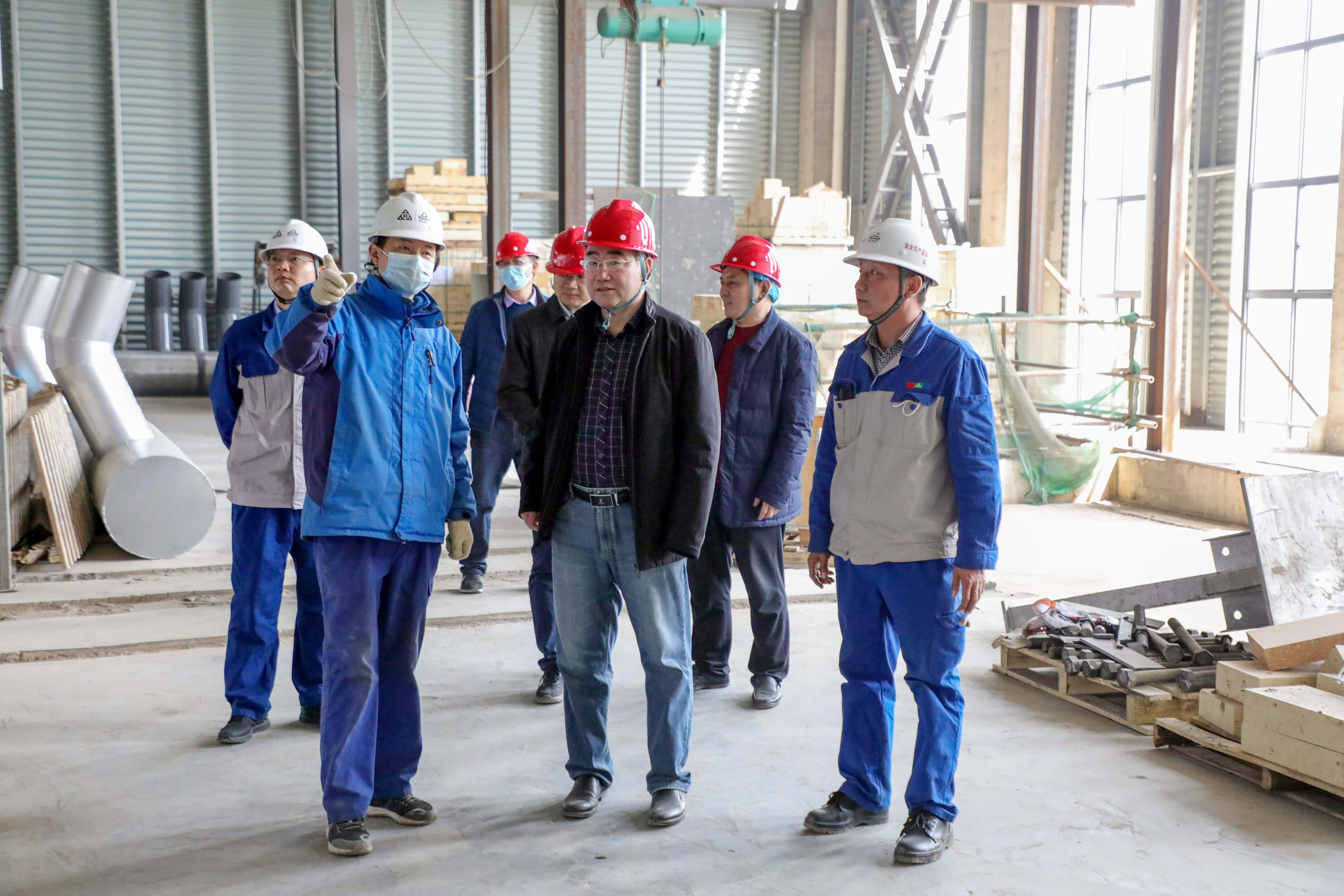 重要進展!許昌安彩熔窯大碹順利合攏