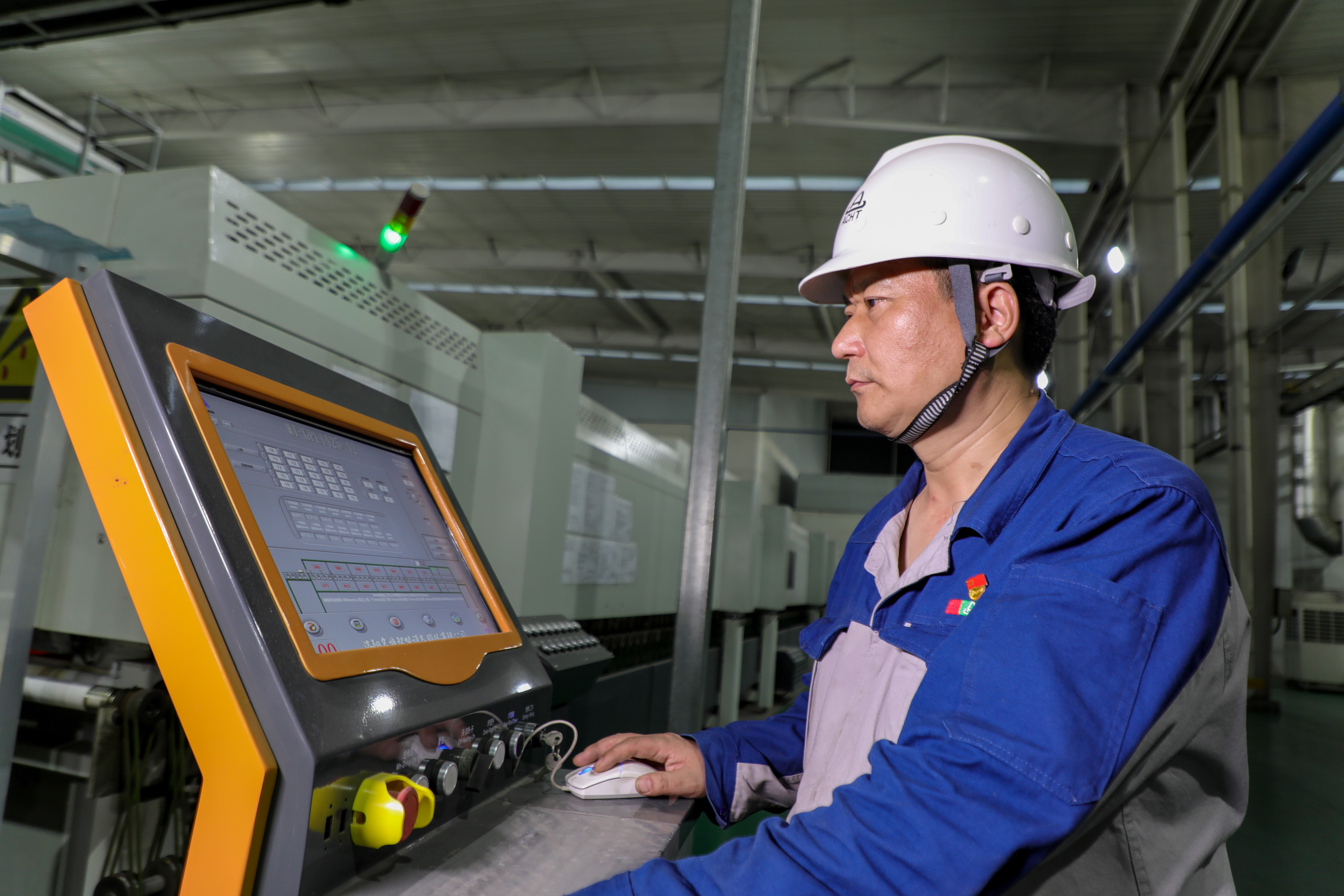 安陽市五一勞動獎章獲得者趙俊濤:采擷太陽之光,追求綠色事業